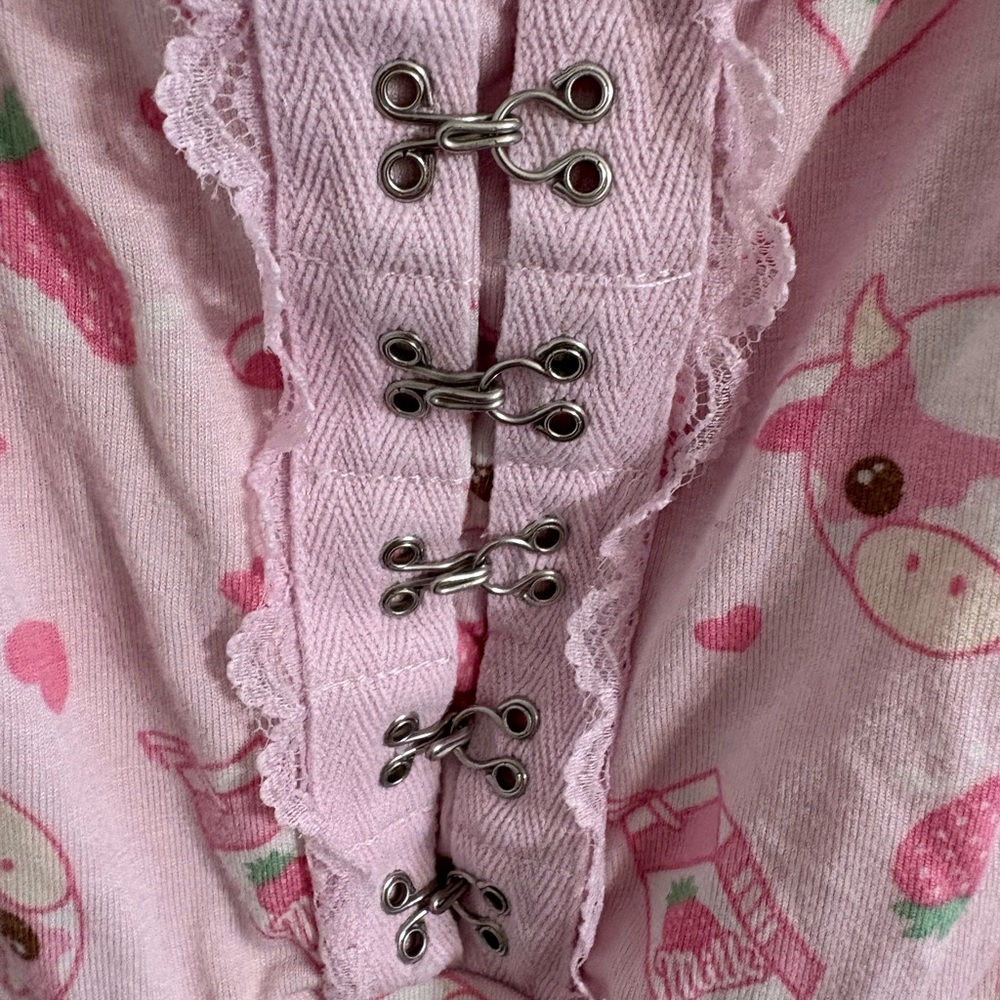 EUC Strawberry Milk Cow Henley Dress W/ pockets by Hot Topic. - Picture 4 of 7